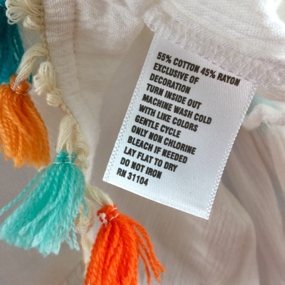 CROWN & Ivy Paradise II Tassel Peasant Top - Picture 7 of 7